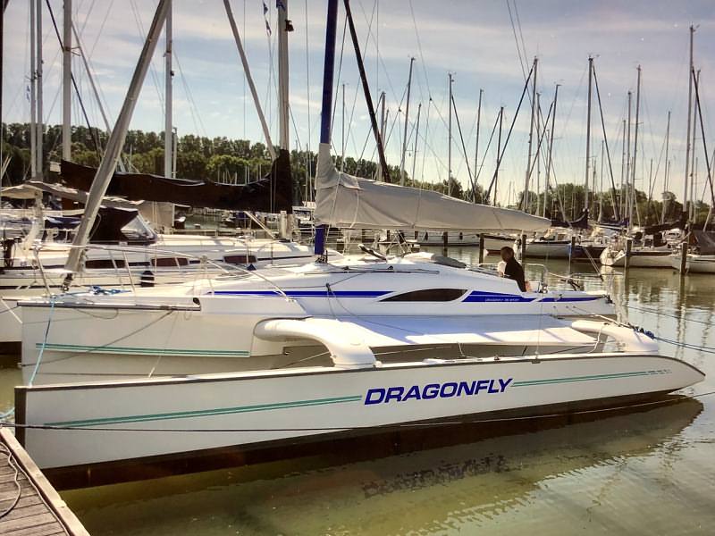 trimarano dragonfly 25 usato