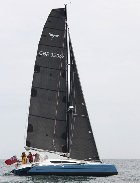 trimarano dragonfly 25 usato